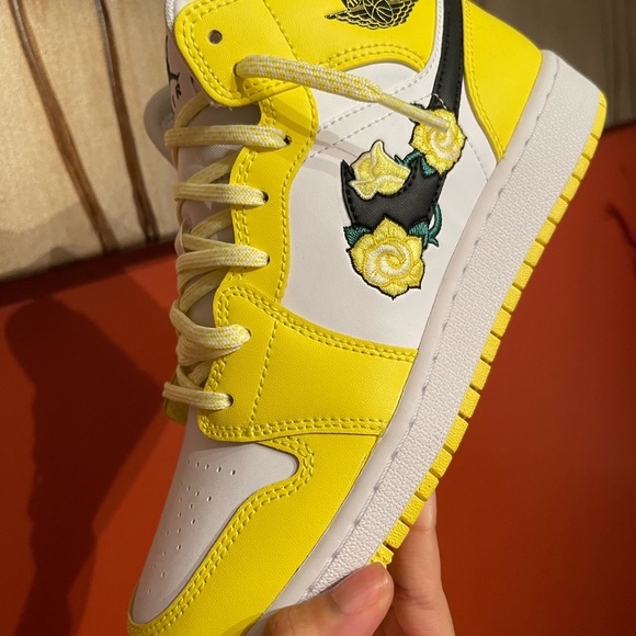 Jordan 1 mid “Dynamic yellow floral” - Picture 4 of 5